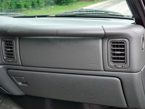 Used 2004 Chevrolet Silverado 2500 LS AWD/4WD image 38