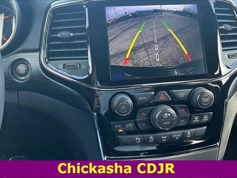 Used 2019 Jeep Grand Cherokee Altitude image 15