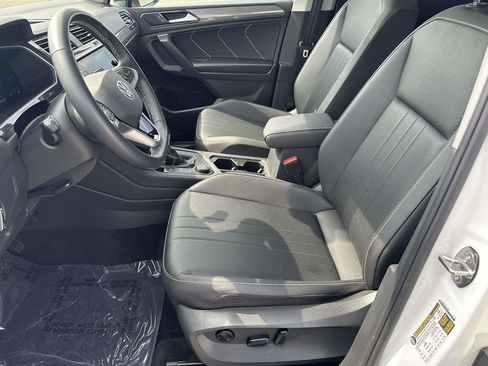 Certified 2023 Volkswagen Tiguan SE w/ Panoramic Sunroof Package image 21