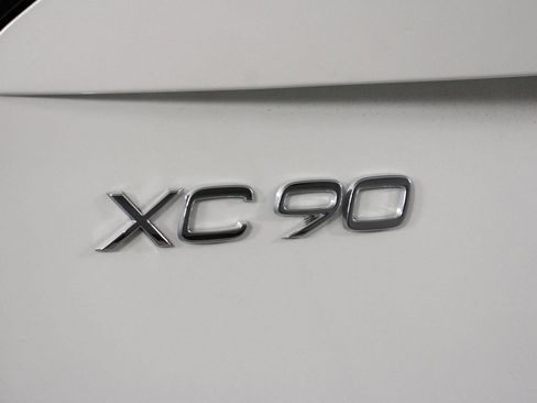 New 2026 Volvo XC90 T8 Plus w/ Protection Package Premier image 16