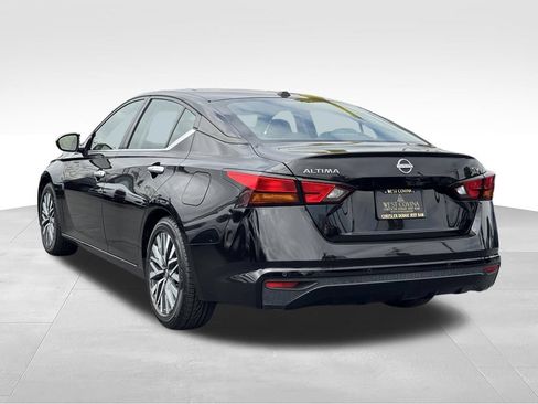 Used 2024 Nissan Altima 2.5 SV FWD image 8