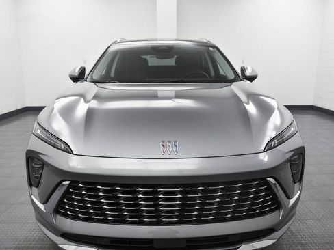 Used 2024 Buick Envision Avenir image 2