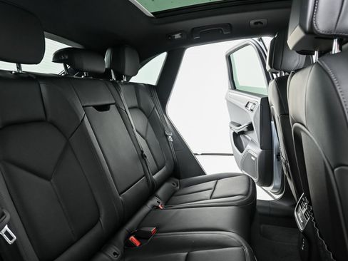 New 2026 Porsche Macan image 22