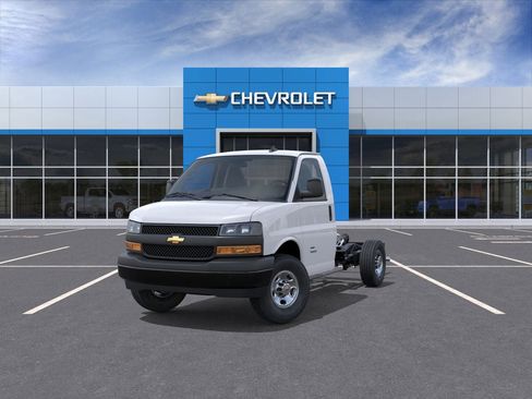 New 2025 Chevrolet Express 3500 w/ Power Convenience Package image 32