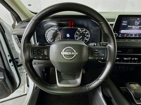 Used 2025 Nissan Rogue SV w/ SV Premium Package image 9