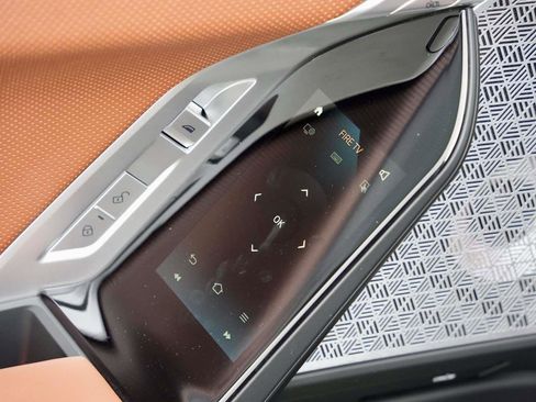 Used 2025 BMW 760i xDrive w/ Executive Package image 22