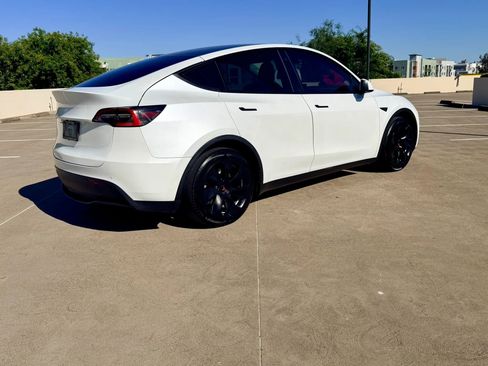 Used 2021 Tesla Model Y 2WD image 5