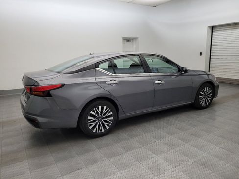 Used 2025 Nissan Altima 2.5 SV FWD image 10