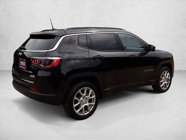 Used 2023 Jeep Compass Latitude AWD/4WD image 4