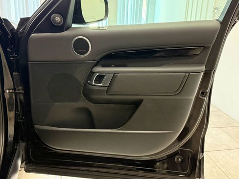 Used 2020 Land Rover Discovery SE image 22