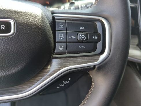 Used 2023 Jeep Wagoneer Series III w/ Premium Group I AWD/4WD image 13