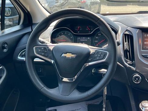 Used 2017 Chevrolet Cruze LT FWD image 12