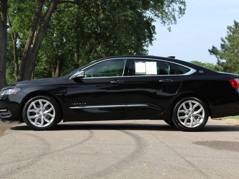 Used 2017 Chevrolet Impala Premier w/ Enhanced Convenience Package FWD image 4