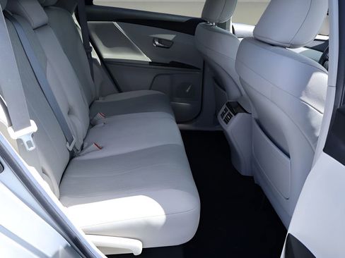 Used 2015 Toyota Venza LE image 18