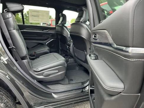 New 2025 Jeep Grand Cherokee L Overland w/ Luxury Tech Group IV image 31