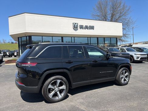 Used 2023 Jeep Grand Cherokee Limited w/ Trailer Tow Prep Group (B) image 5