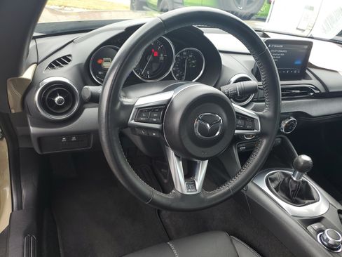 Used 2023 MAZDA MX-5 Miata Grand Touring RWD image 10