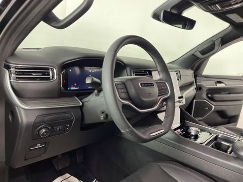 Used 2024 Jeep Wagoneer Series II w/ Flexible Seating Group RWD image 20