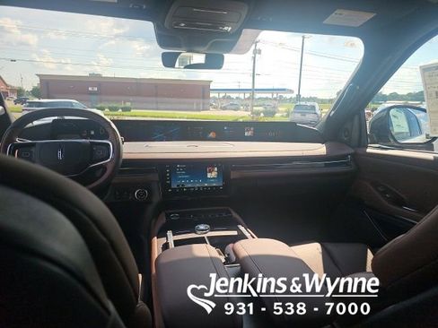 New 2025 Lincoln Navigator Reserve image 6