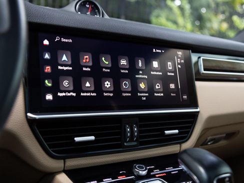 Certified 2023 Porsche Cayenne Platinum Edition AWD/4WD image 25