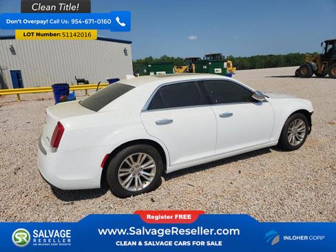 Used 2016 Chrysler 300 C RWD image 4