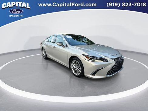 Used 2022 Lexus ES 350 Ultra Luxury w/ Accessory Package 2 FWD image 2
