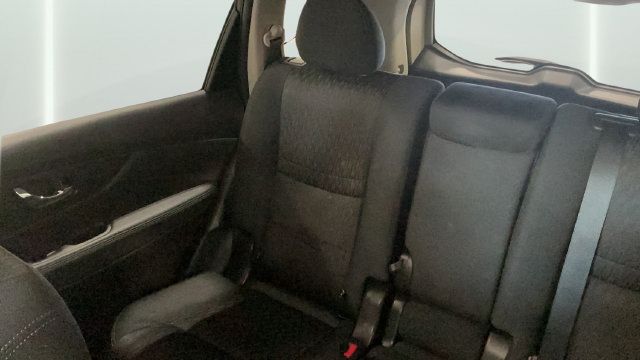 Used 2020 Nissan Rogue SV AWD/4WD image 18