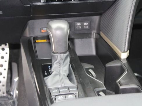 Used 2025 Toyota Camry SE image 14