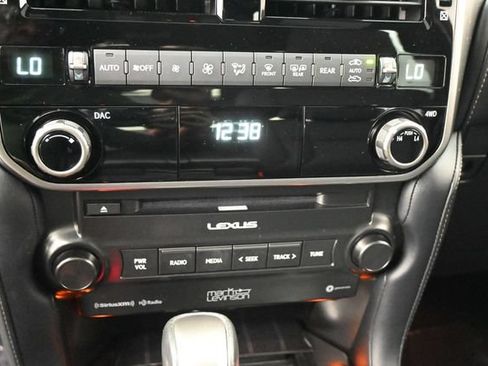 Used 2023 Lexus GX 460 Premium w/ Accessory Package AWD/4WD image 11