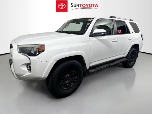Used 2020 Toyota 4Runner SR5 Premium RWD image 9