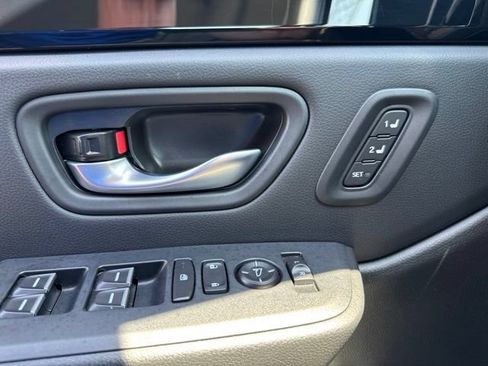 Used 2025 Honda Pilot Touring image 23