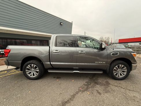 Used 2017 Nissan Titan SL image 7