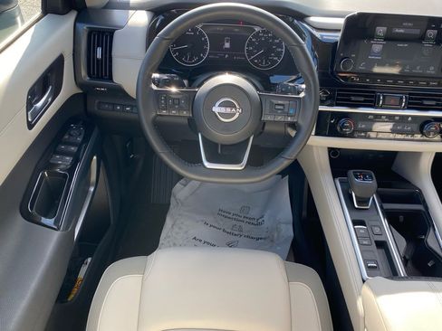 Used 2025 Nissan Pathfinder SL w/ SL Premium Package image 9