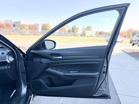 Used 2024 Nissan Altima 2.5 SV image 16