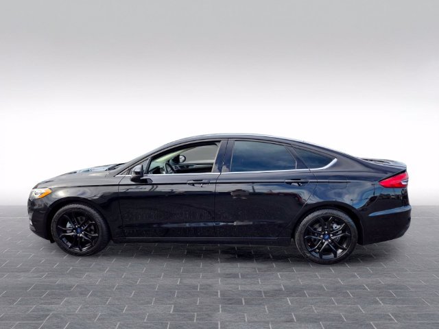 Used 2020 Ford Fusion SE w/ Equipment Group 151A FWD image 4