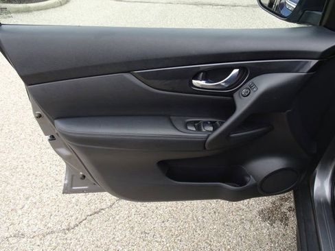 Used 2020 Nissan Rogue SV AWD/4WD image 13