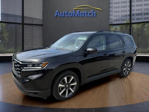 Used 2025 Honda Pilot Touring image 5