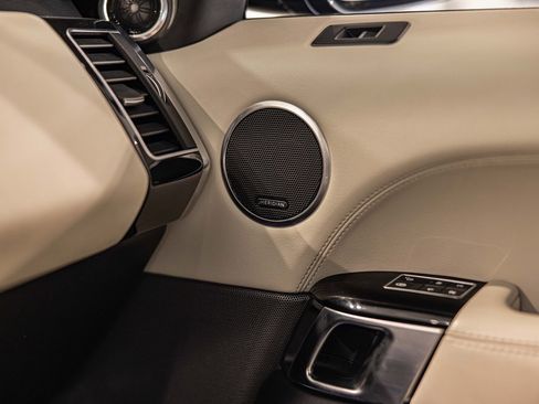 Used 2017 Land Rover Range Rover Sport HSE image 32