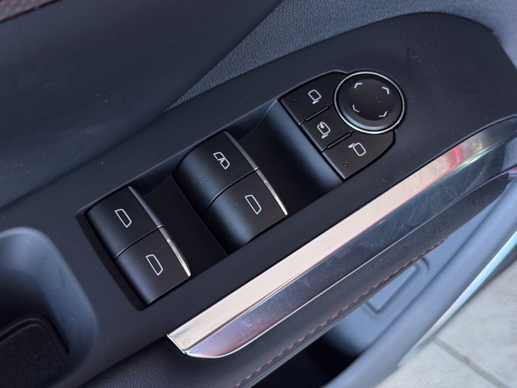 New 2027 Chevrolet Traverse RS w/ LPO, Floor Liner Package FWD image 28