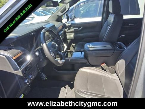 Used 2025 GMC Yukon XL Denali AWD/4WD image 4