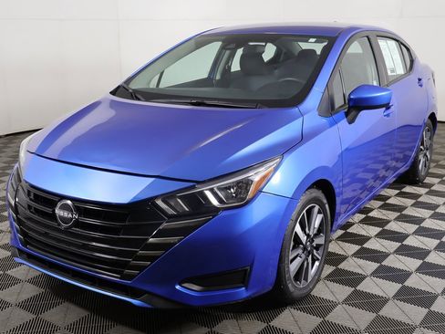 Used 2023 Nissan Versa SV image 7