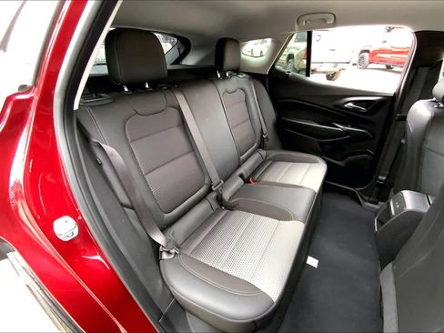 Used 2025 Chevrolet Trax LT image 18