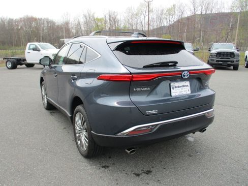 Used 2021 Toyota Venza XLE w/ Softex Package AWD/4WD image 7