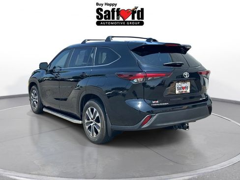 Used 2024 Toyota Highlander XLE AWD/4WD image 6