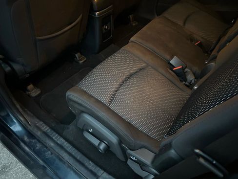 Used 2014 Dodge Journey SXT w/ Flexible Seating Group image 9