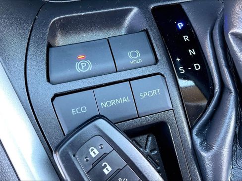 Used 2024 Toyota RAV4 XLE Premium FWD image 31