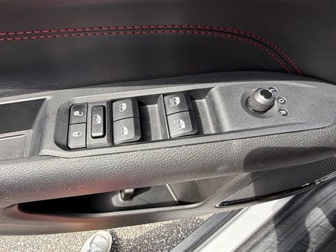 Used 2024 Jeep Compass Trailhawk AWD/4WD image 12