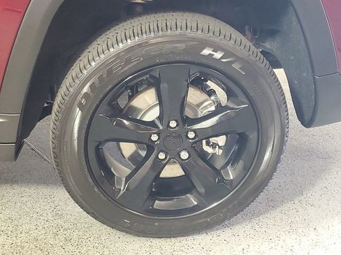 New 2025 Jeep Grand Cherokee L Altitude image 9