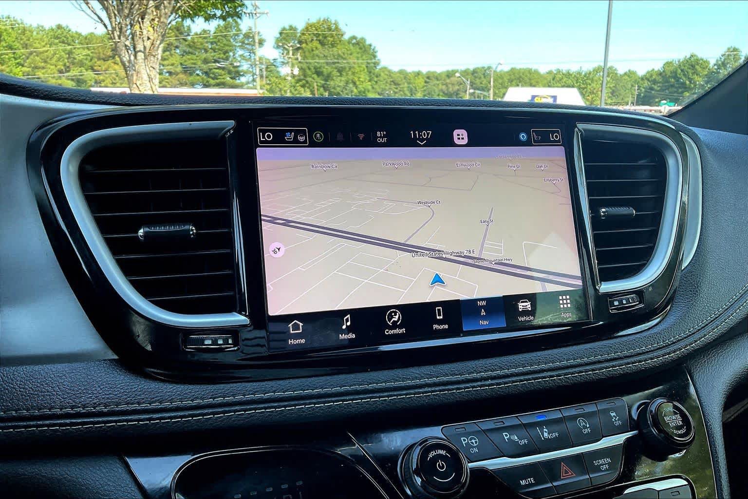 Used 2023 Chrysler Pacifica Limited w/ Uconnect Theater Family Group FWD image 33
