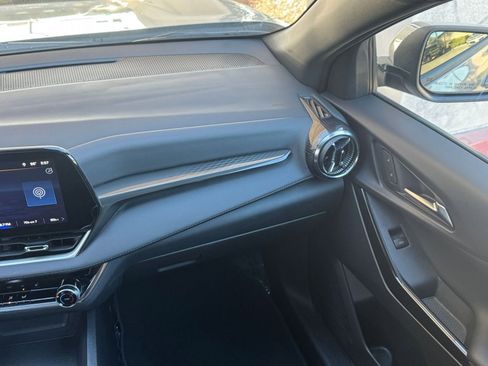 Used 2025 Chevrolet Equinox LT image 34